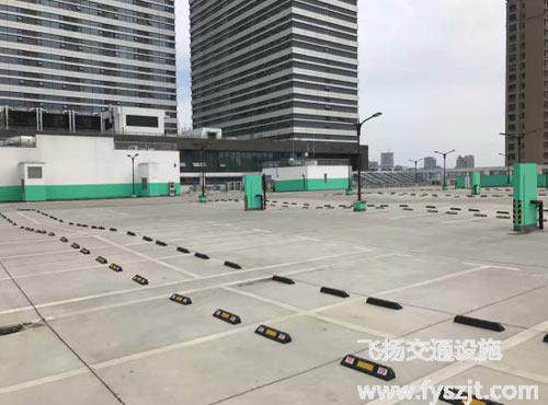 露天小區(qū)停車場(chǎng)劃線該怎么選擇材料呢？