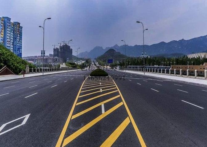 鎮(zhèn)江道路劃線,鎮(zhèn)江道路劃線施工單位?飛揚(yáng)市政專業(yè)可靠!