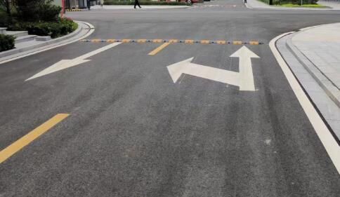 提高效率鹽城廠區(qū)劃線的標(biāo)準(zhǔn)要求與維護(hù)策略 提高效率鹽城廠區(qū)劃線的標(biāo)準(zhǔn)要求與維護(hù)策略