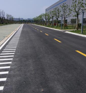 蘇州工廠地面劃線?專業(yè)團(tuán)隊(duì)打造高效廠區(qū)交通體系 蘇州工廠地面劃線?專業(yè)團(tuán)隊(duì)打造高效廠區(qū)交通體系